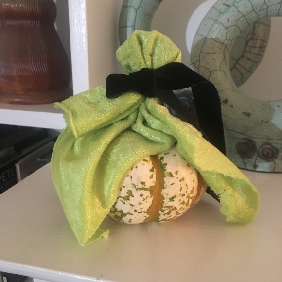 One Handmade mini herbal ghost sachet- handcrafted natural rustic Halloween - Picture 3 of 7